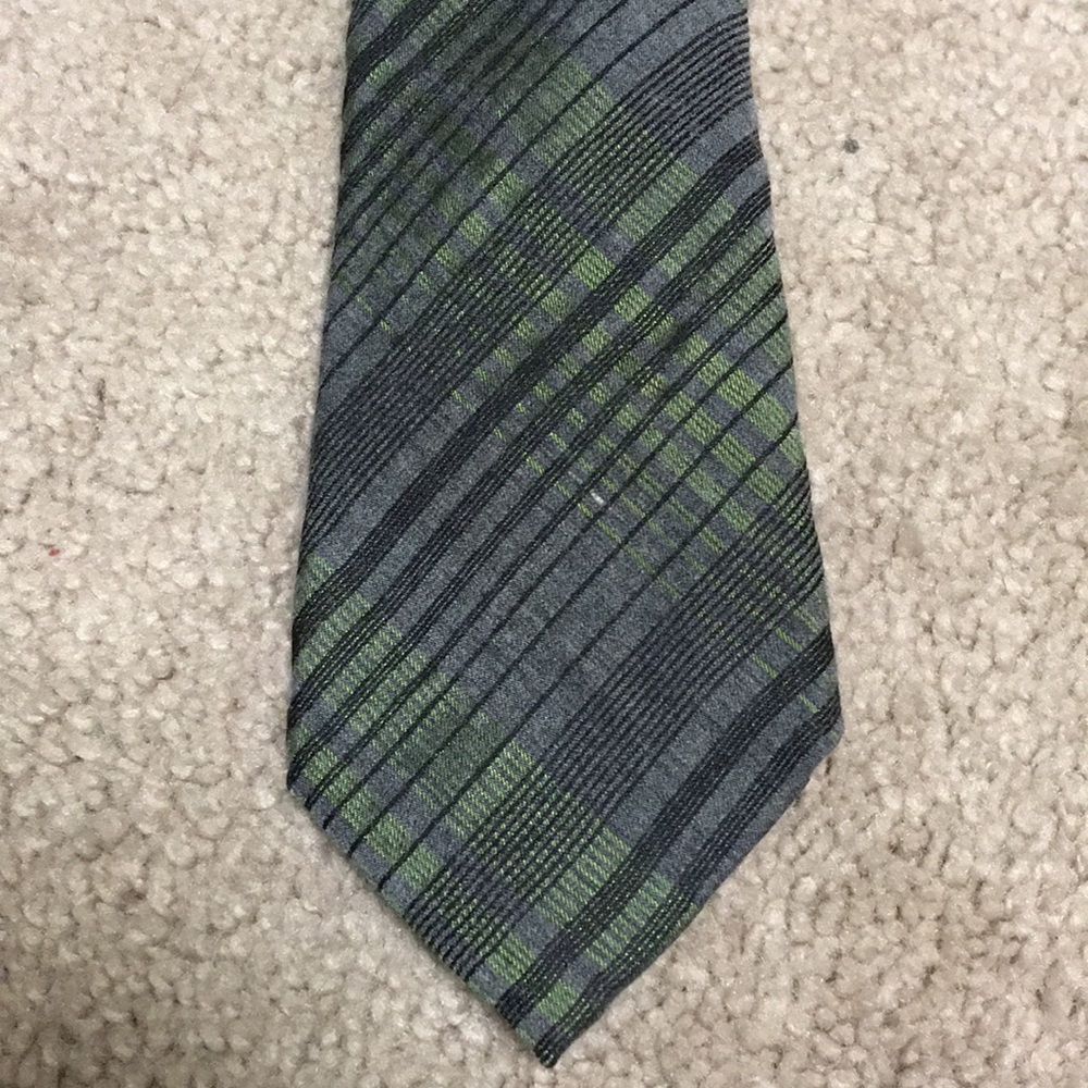 💙2/$20 Grey and green Calvin Klein tie - Picture 1 of 3